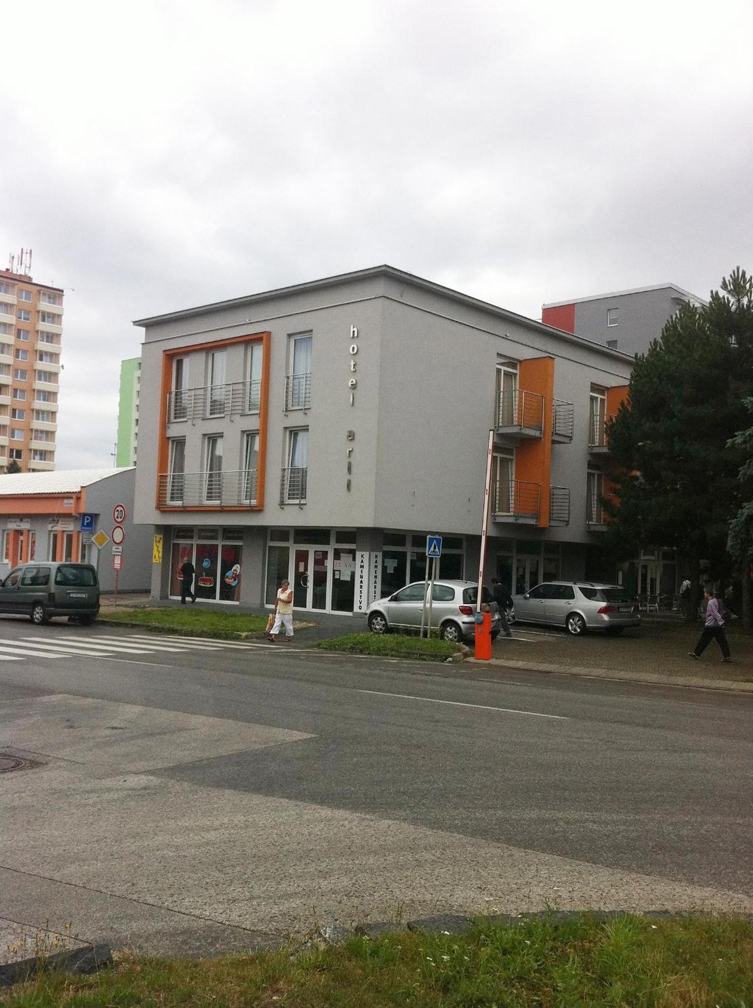 Hotel Arli Senica Extérieur photo