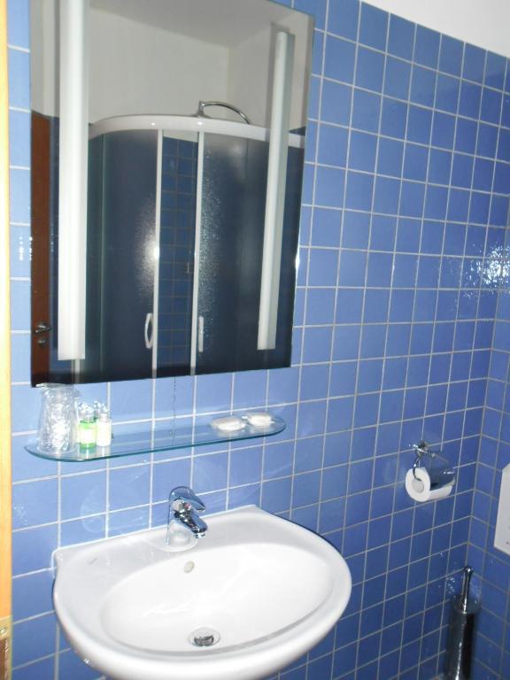 Hotel Arli Senica Extérieur photo